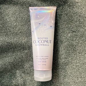 Bath and Body Works frosted coconut snowball body cream